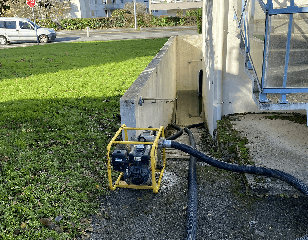 Pompage et évacuation sur site, canalisation bouchée
